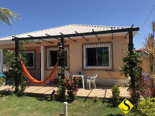 Imagem 3 de 15 de Se Encante Com Essa Bela Casa De Três Quartos Em Rua Residencial ! - 2234