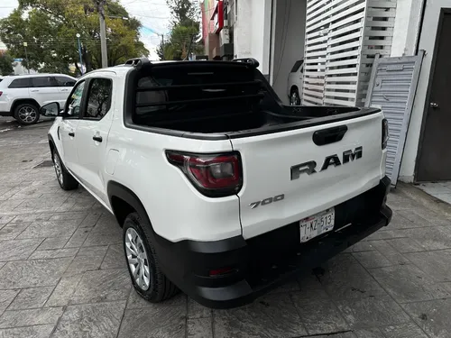 RAM 700 SLT Crew Cab