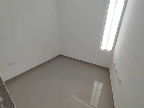 Imagen 5 de 15 de As En Venta Casa Casi Terminada En Solar De La Castellana As