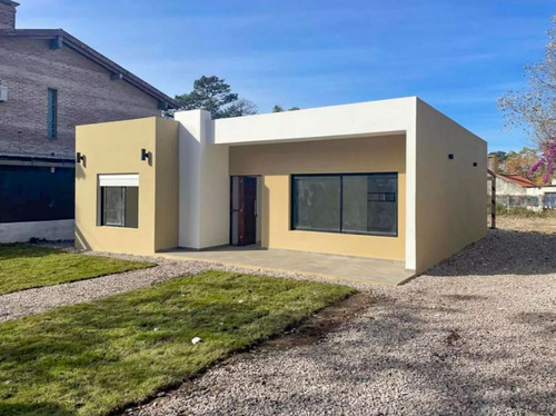 Casa A Estrenar En Médanos De Solymar, Padrón Único!