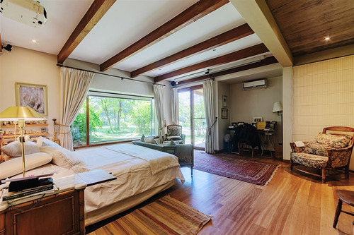 Casa En Venta De 8 Dorm. En Colina
