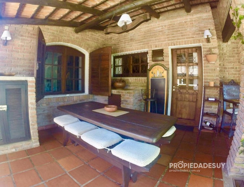 Muy Lindo Chalet De Tres Dormitorios-ref:873