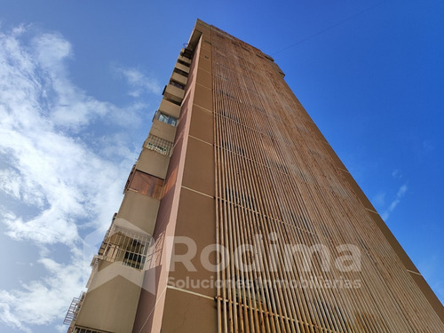 Oficina En Alquiler - Piso 5, Torre Capitolio, Calicanto, Maracay