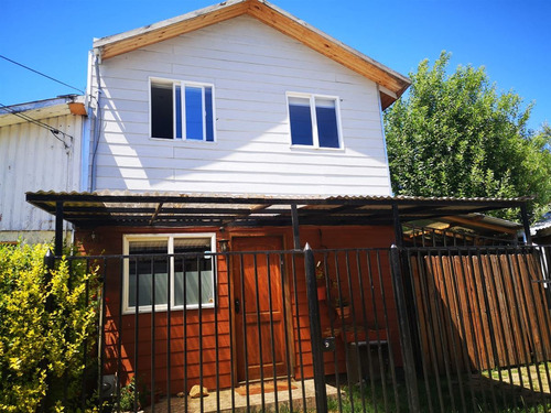 Casa En Venta De 3 Dorm. En Villa Cau Cau, Valdivia