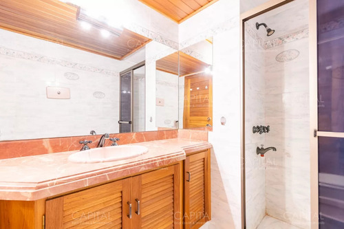 Espectacular Casa De Seis Dormitorios Y Servicio En Venta En Lugano