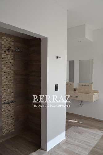 Casa En Venta A La Laguna En Barrio San Matías Area 5 Escobar Lote 936 M2