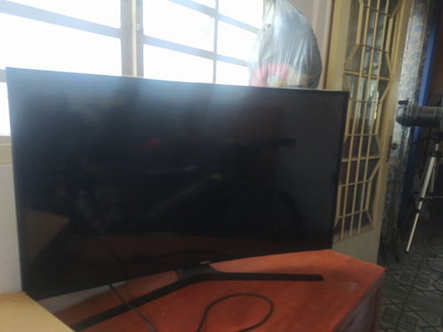 Imagem 1 de 3 de Tv Samsung Tela Curva 42 (tela Rachada) Un40ku6300g