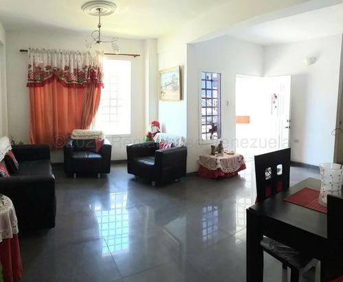 Imagen 5 de 13 de Townhouse En Un Conjunto Privado Con Ubicación Estratégica. Mls 22-14951 04120656408