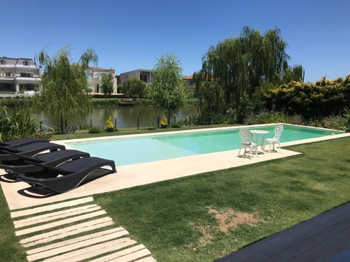 Casa En Venta Ubicado En El Golf, Nordelta
