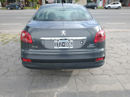 Peugeot 207 1.4 Sedan Xr 2010