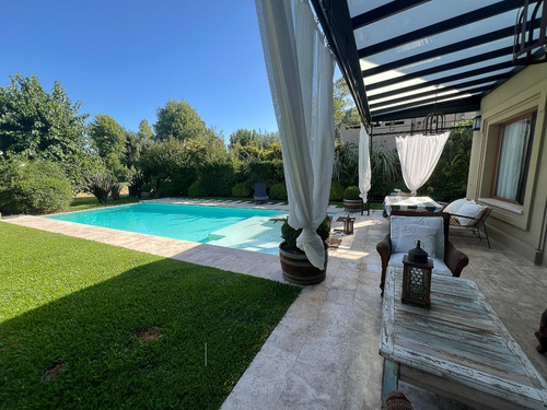 Propiedad En Venta En Barrio Saint Thomas Canning