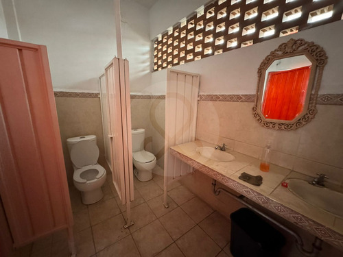 Vista Del Valle: Edificio En Venta Con Alberca, Ideal Para Escuelas.