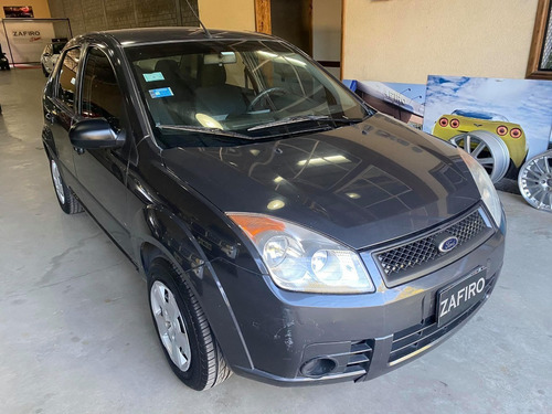 Ford Fiesta Max Ambiente Plus - Año 2010