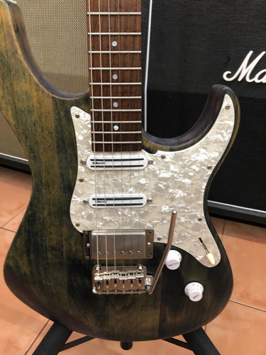 Yamaha Pacífica 812 Modificada Usada (Usado)