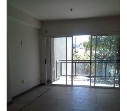 Imagen 9 de 10 de Depto 2 Amb Al Frente 50 M2 - ¡ Amplio Balcon ! - San Justo Centro