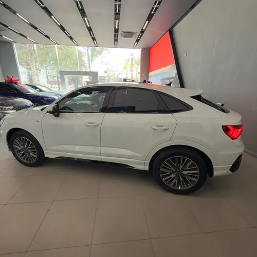 Audi Q3 SLINE 2.0 T (180 hp)