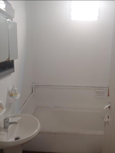 Casa En Venta - 2 Dormitorios 3 Baños - Local - 353mts2 - Caseros