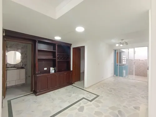 Casa En Venta En Prados Del Este. Cod V30246