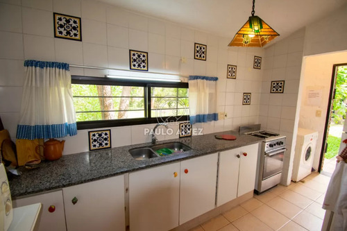 Casa En Alquiler Temporal En Bella Vista. Tres Dormitorios, Dos Baños, Barbacoa, Piscina, Con Vista A Las Sierras