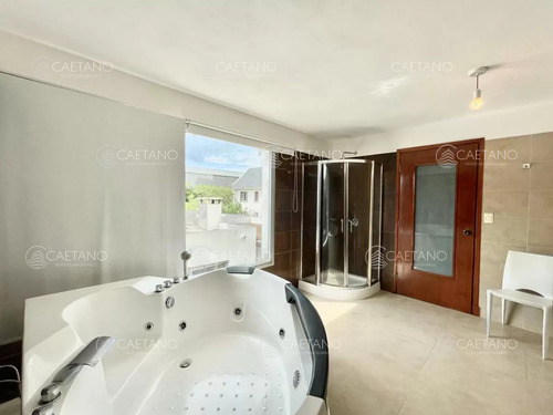 Venta Casa 4 Dormitorios + Piscina. Playa Brava, Punta Del Este