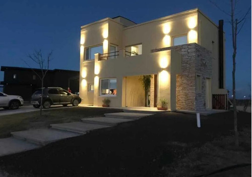 Casa En Venta En Puertos Del Lago