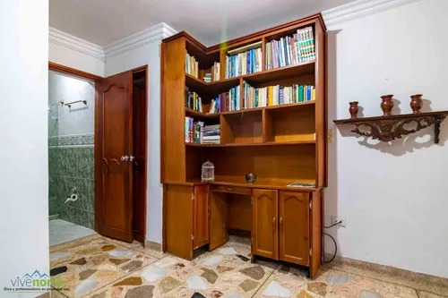 Casa En Venta En Calasanz. Cod V12472