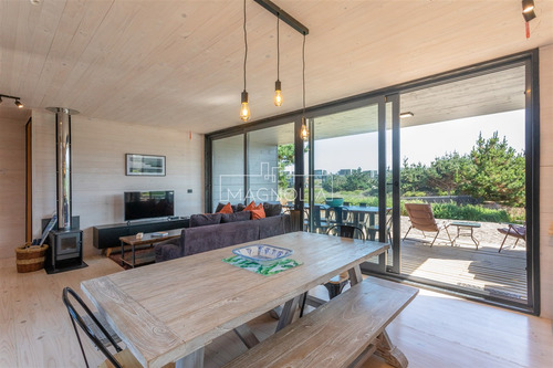 Casa En Venta De 3 Dorm. En Pichilemu