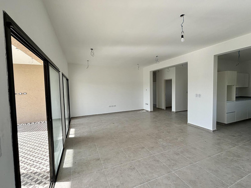 Venta Casa En San Sebastian Area 12 - 4 Ambientes