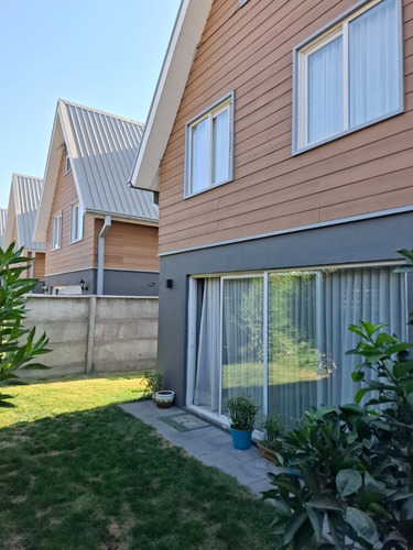 Cómoda Casa En Condominio Altaír, Miraflores, Peñaflor.