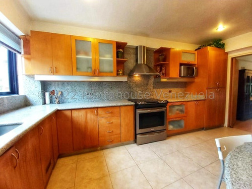 Espectacular Townhouse En Venta En Oripoto