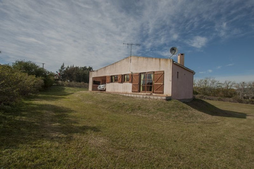 Casa En Venta De 2 Dormitorios