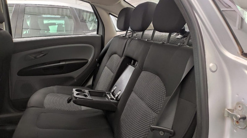 Imagem 14 de 16 de Fiat Linea Essence 1.8 16v Dualogic (flex)