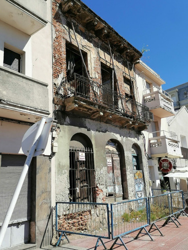 Imagen 2 de 6 de Gran Punto Para Reciclar O Construir Frente Al Mercado Del Puerto