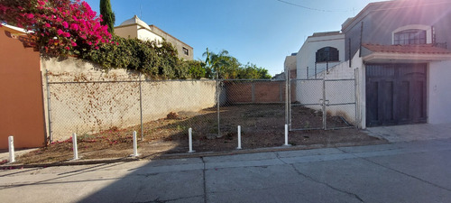 Terreno En Venta En Colonia Las Plazas, Irapuato, Gto.