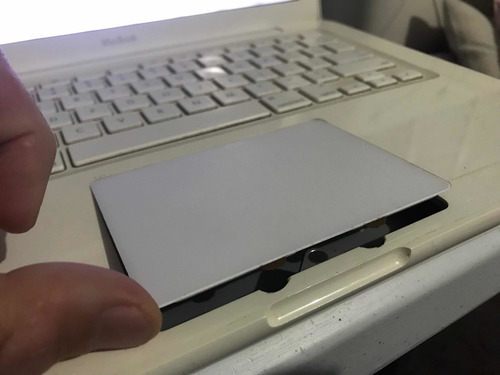 Imagem 5 de 10 de Macbook White A1342 3gb Ram Funciona Com Limitações