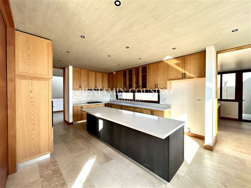 Casa En Venta De 4 Dorm. En Colina