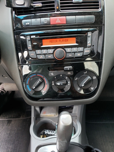 Fiat Linea 2014 1.8 16v Essence Flex Dualogic 4p