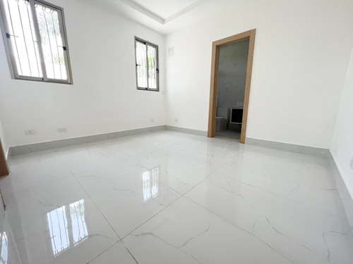 Exclusiva Casa Con Piscina En El Proyecto Cerrado Llanos Gurabo