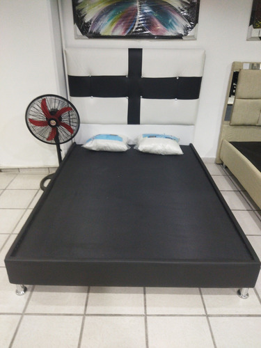 Cama Matrimonial Con 2 Almohadas Y Ventilador