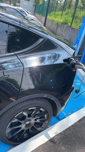 Tesla Model Y 2 Filas Y Una Tercera Adicional Abatible.