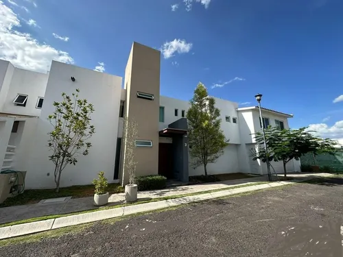 Se Vende Casa En Hacienda Real Tejeda, Gran Ubicación, Estancia Amplias