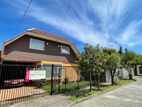 Venta De Casa En Sector Jardín De Las Rosas.