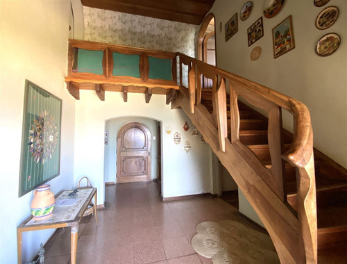 Casa En Venta De 6 Dorm. Frente A La Playa De Zapallar
