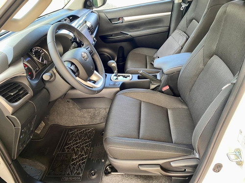 Imagen 8 de 10 de Toyota Hilux 2.8 C/d 4x4 Tdi Srv At6 204cv
