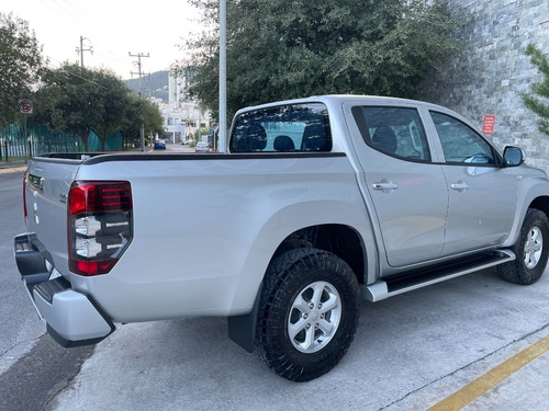 Imagen 3 de 9 de Mitsubishi L200 2021