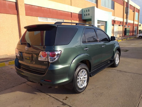 Imagen 6 de 14 de Toyota Fortuner 4x4