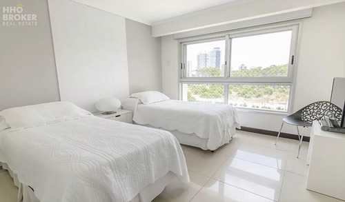 Hermoso Apartamento En Alquiler, Torre Lobos, Punta Del Este.