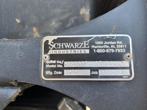 Schwarze A8000 Camion Con Barredora Camion International