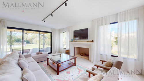 Casa En Venta. 4 Dormitorios En Suite. Estancias Golf
