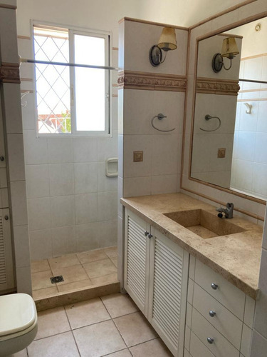 Inmobiliaria Rias Altas Vende Gran Residencial Sobre Avenida Garzón